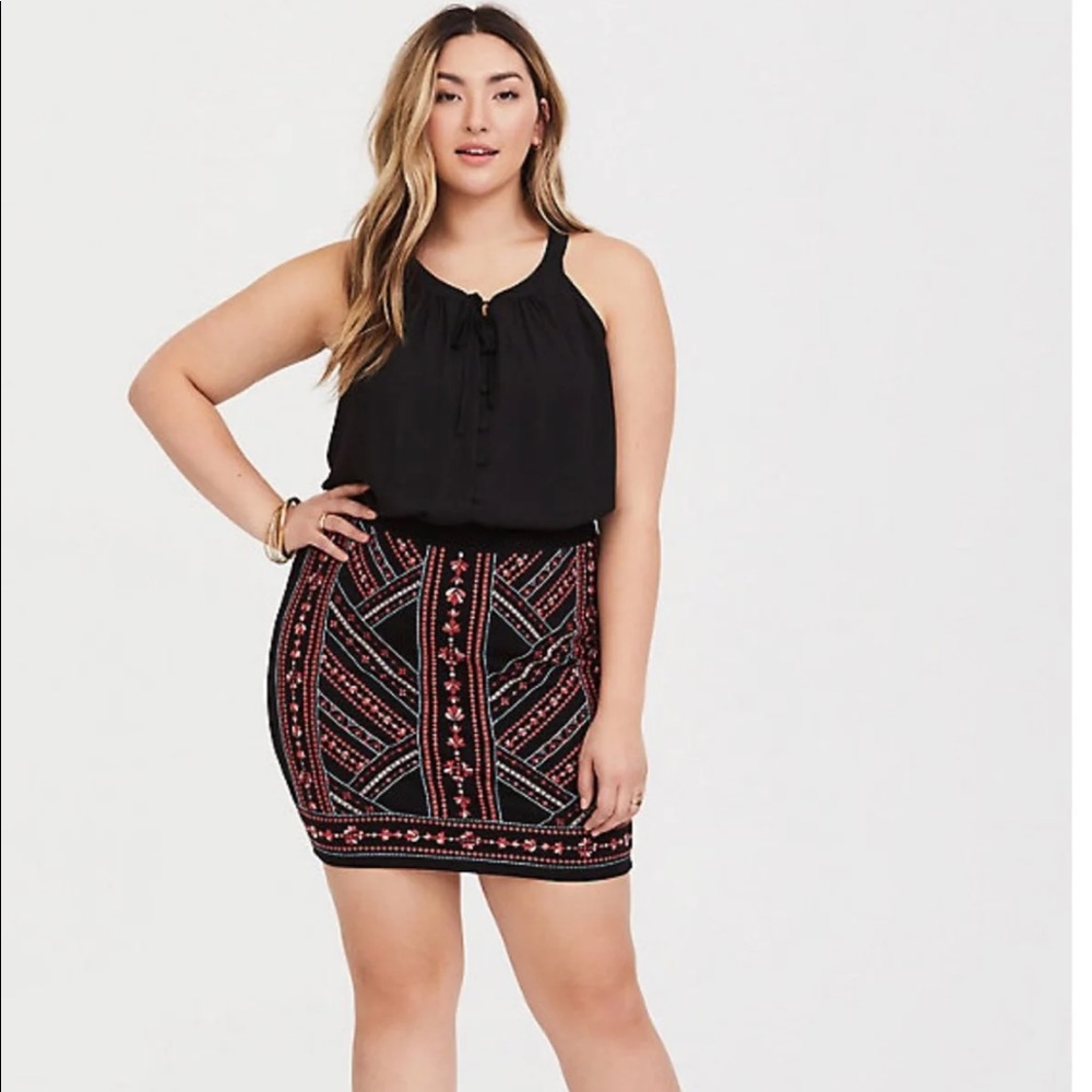 Torrid Size 2 (Plus) Embroidered Ponte Mini Pencil Skirt